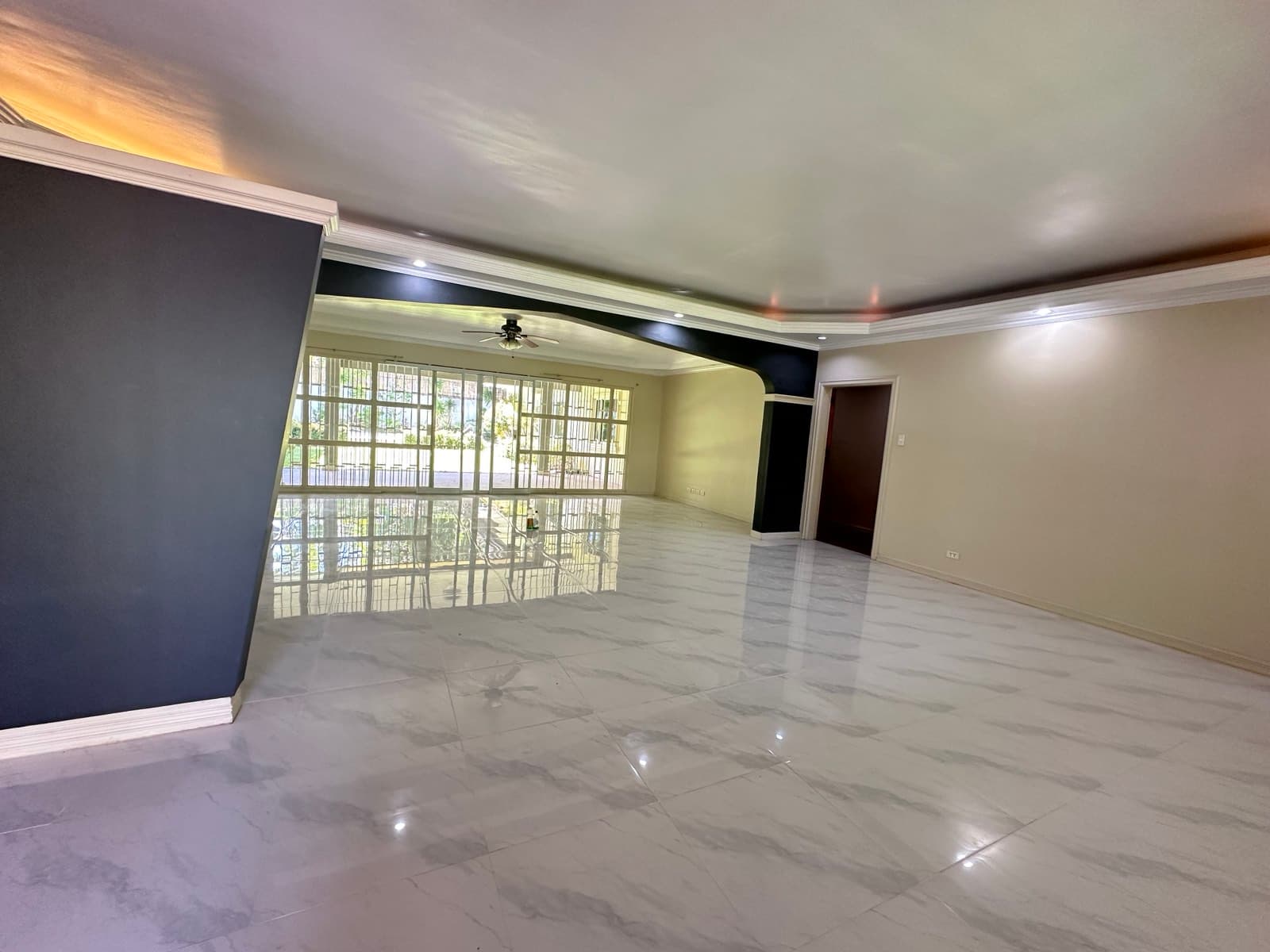 Sprawling Bungalow - photo 2