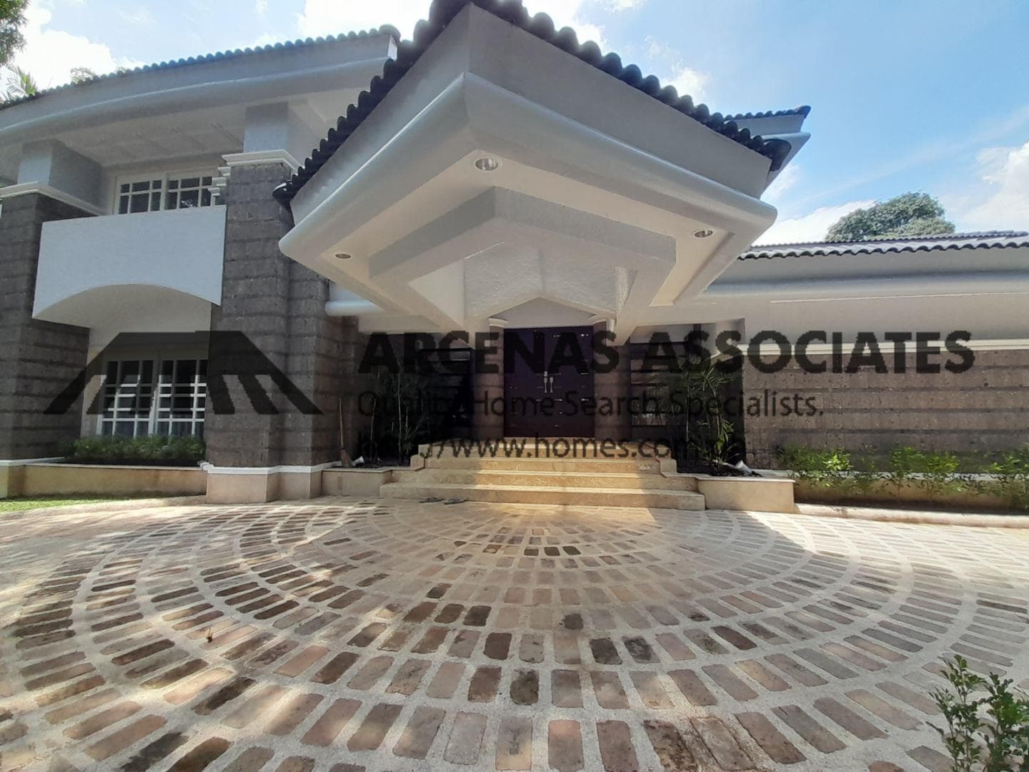 Spacious 2 Storey House - photo 2