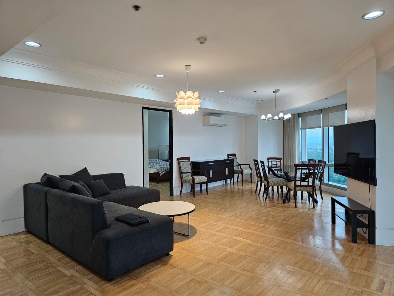 Exceptional 3-Bedroom Residence - Bonifacio Global City, Taguig - photo 1