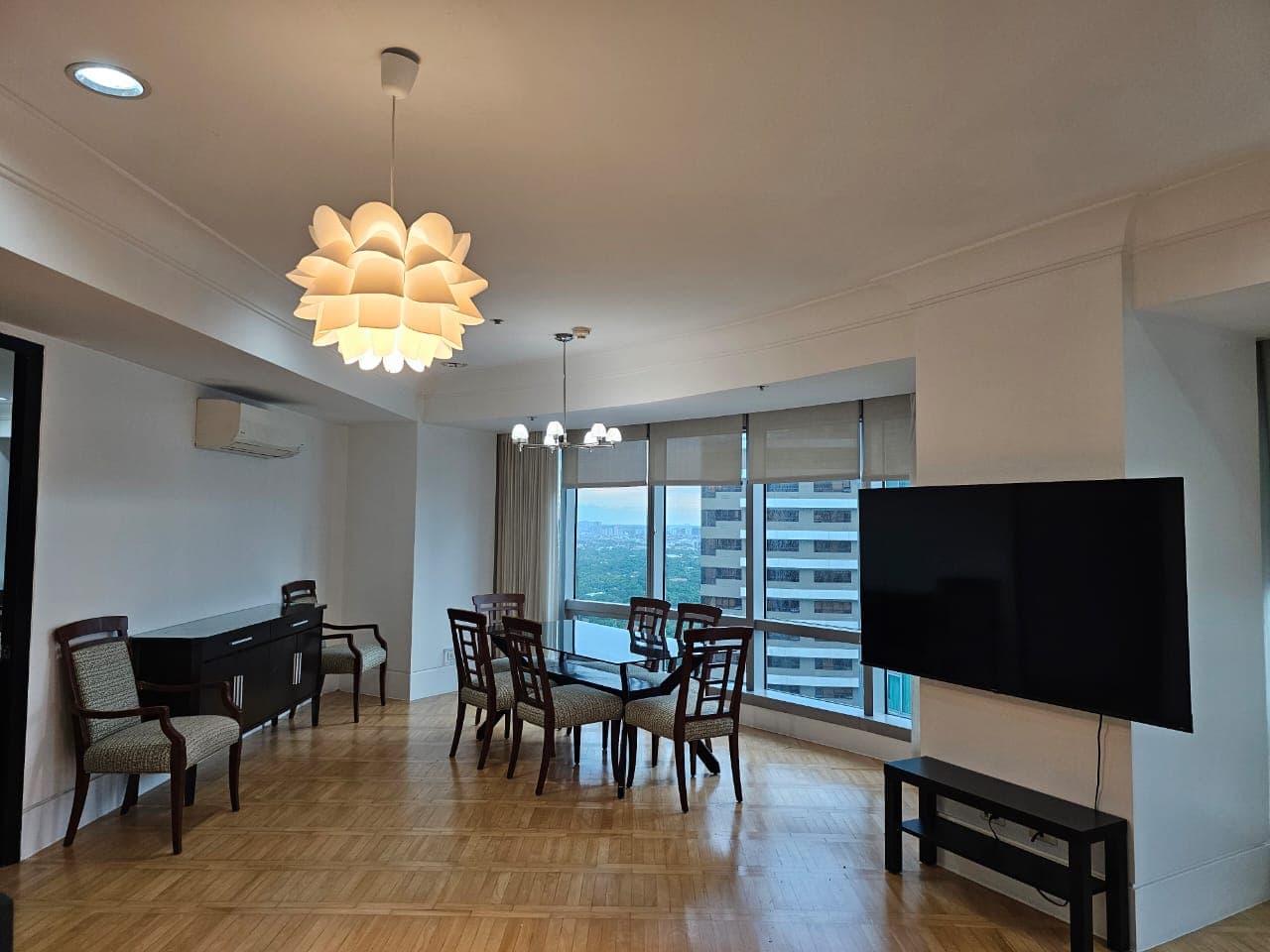 Exceptional 3-Bedroom Residence - photo 4