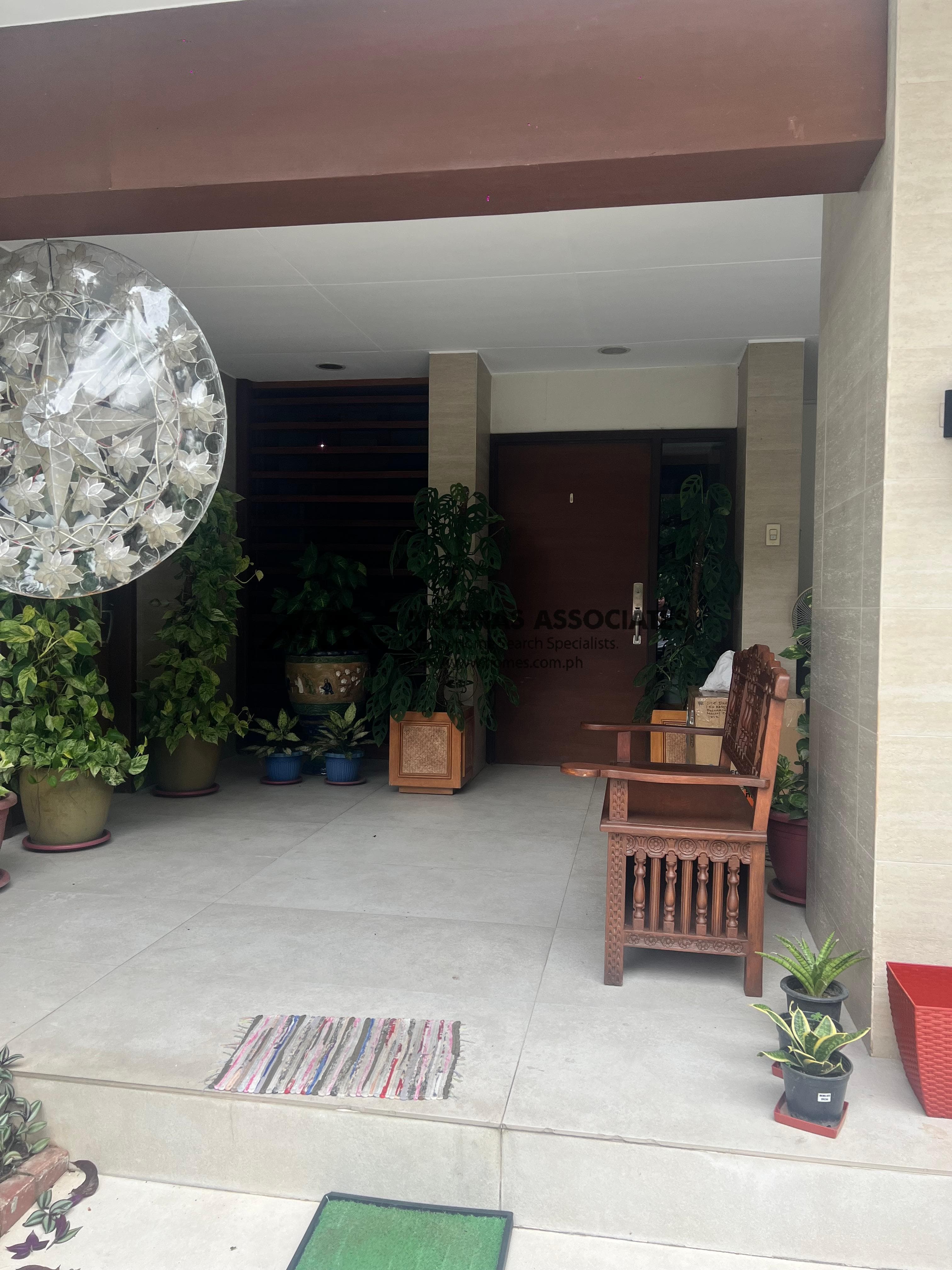Updated Modern Bungalow - Dasmarinas Village, Makati - photo 1