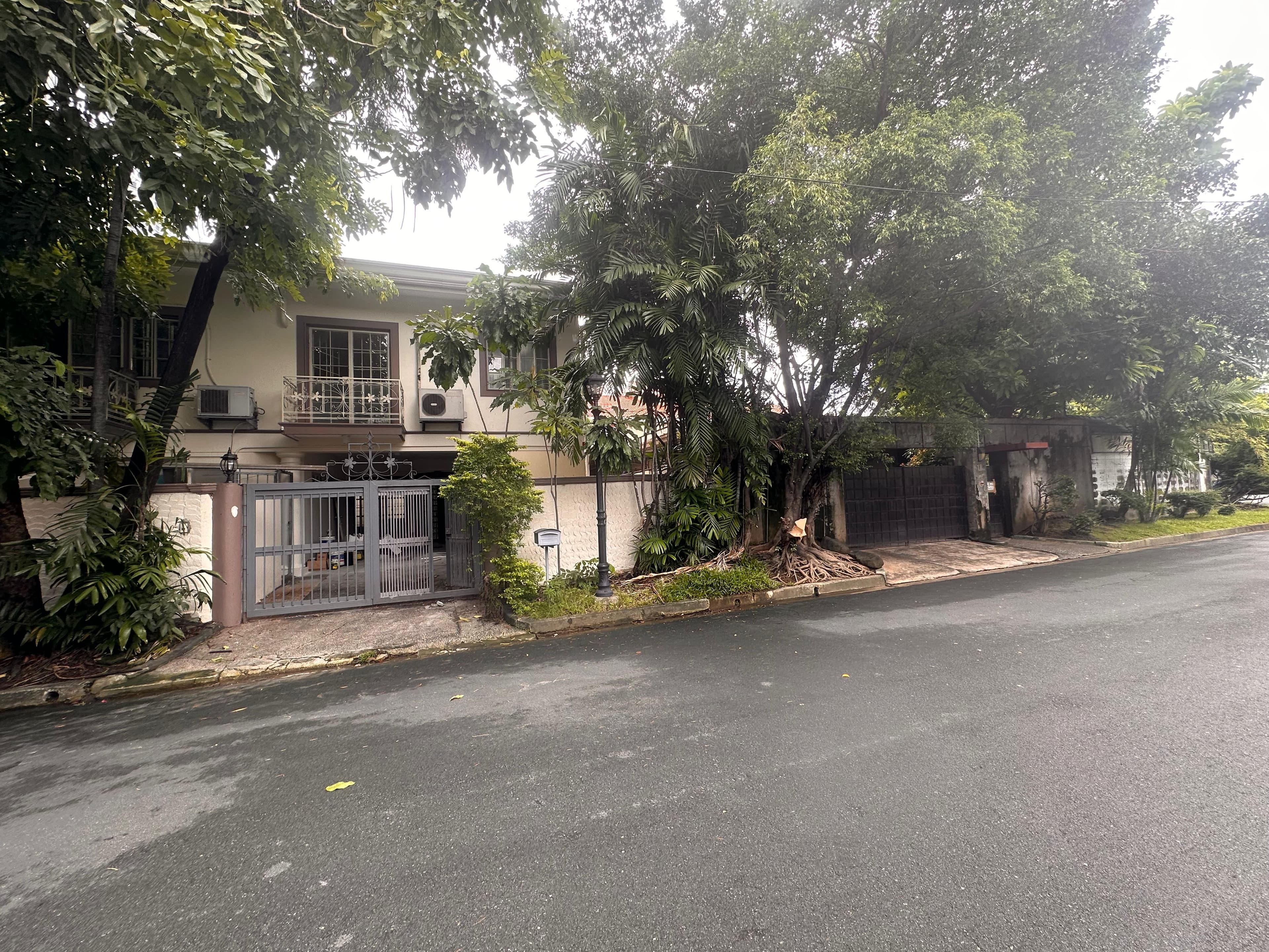 Renovated 3 Bedroom Duplex House in San Lorenzo, Makati