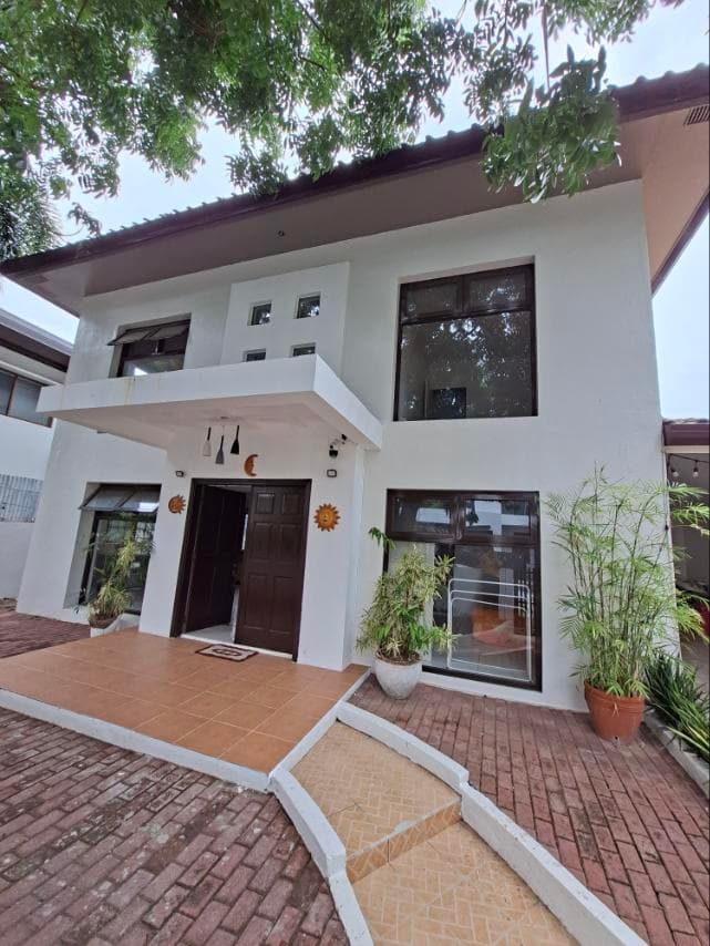 Spacious 3-Bedroom House with Garden in Hillsborough, Muntinlupa