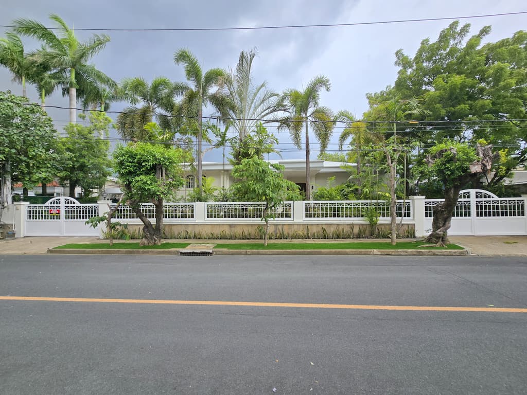Large 2 storey house in Dasmarinas Village, Makati