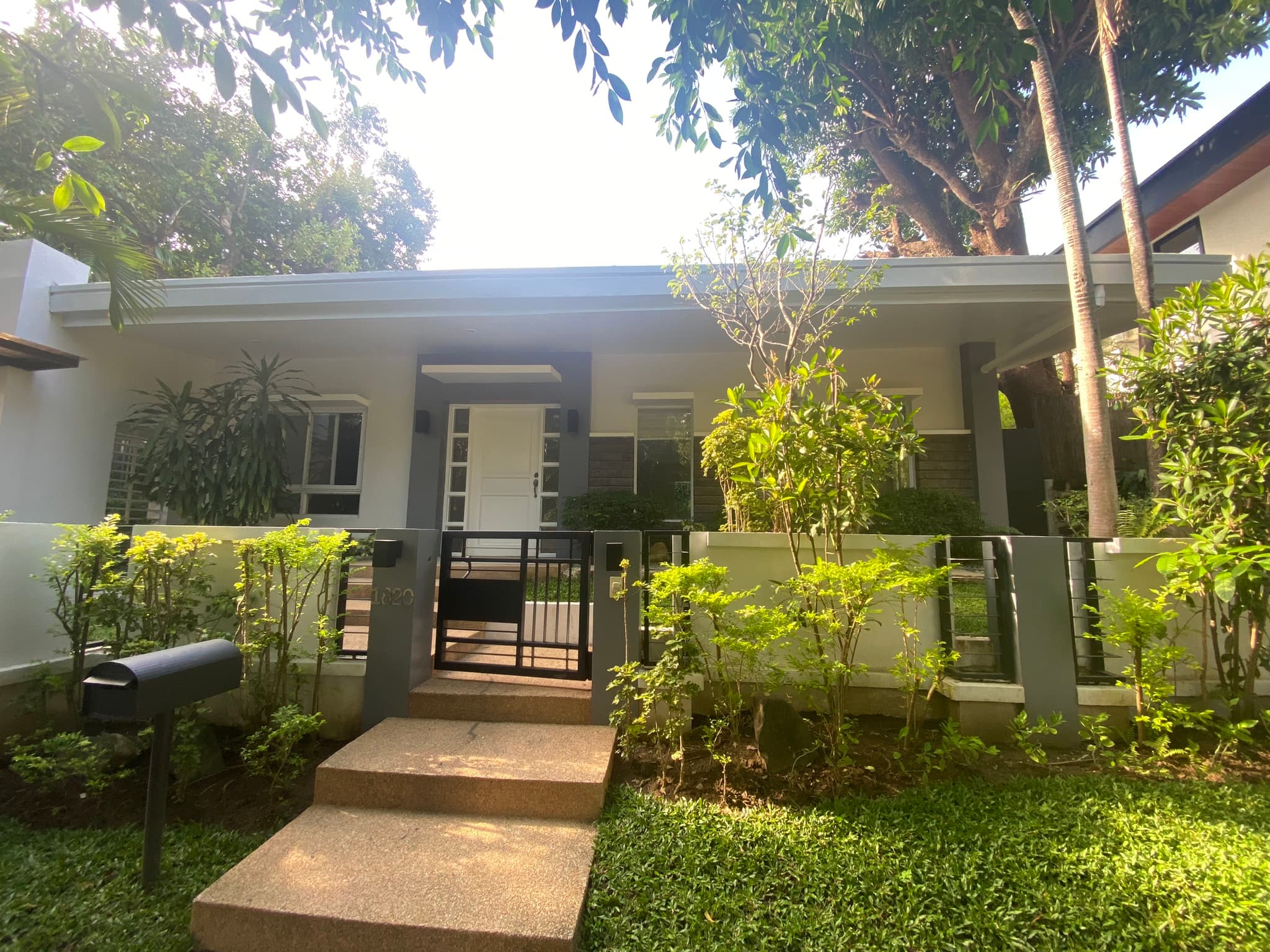 Comfortable 4 Bedroom House in Dasmarinas Village, Makati