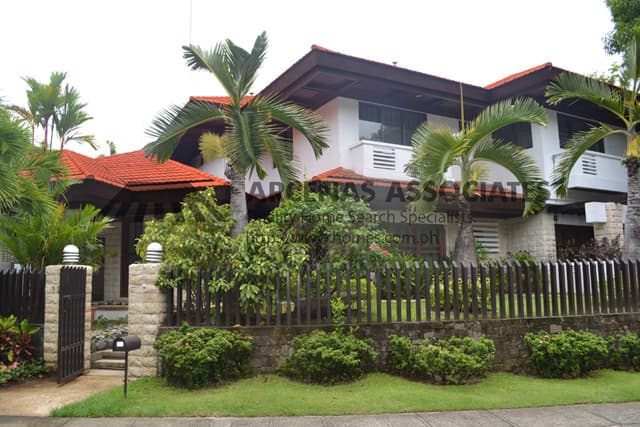 Spanish-modern four bedroom house - Ayala Alabang, Muntinlupa - photo 1