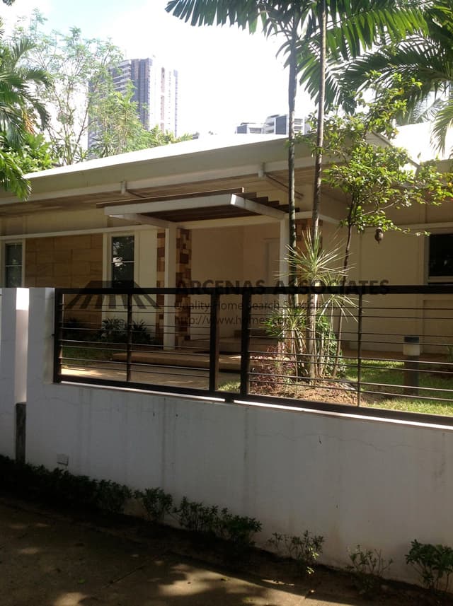 Modern 5 bedroom bungalow - Urdaneta Village, Makati - photo 1