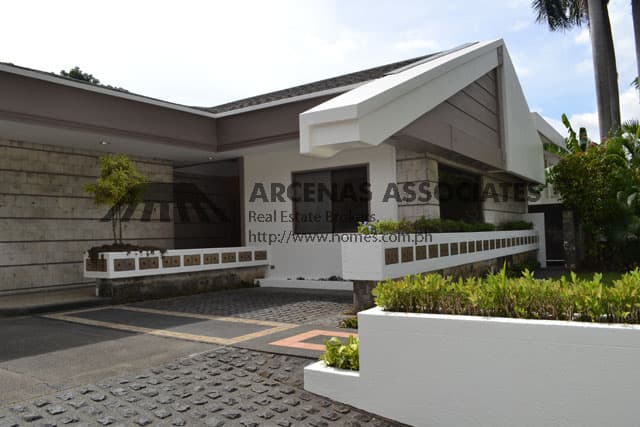 Large bargain 5 bedroom - Dasmarinas Village, Makati - photo 1