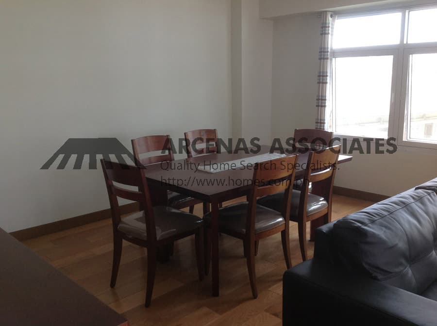 Posh 3 bedroom Serendra unit - photo 2