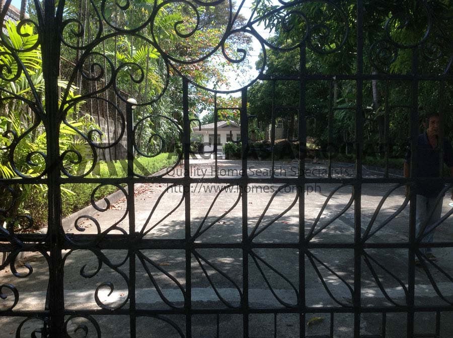 Unique and deep 2-for-1 4 bedroom - Dasmarinas Village, Makati - photo 1
