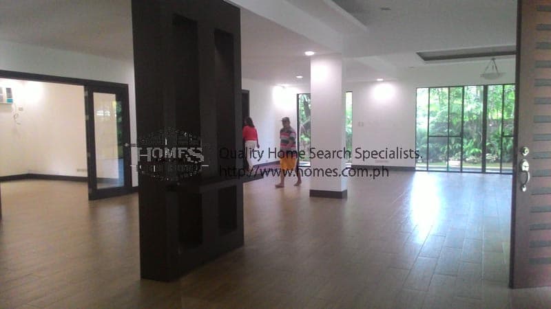 Completely renovated 4 bedroom - photo 4