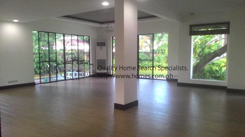 Completely renovated 4 bedroom - photo 5