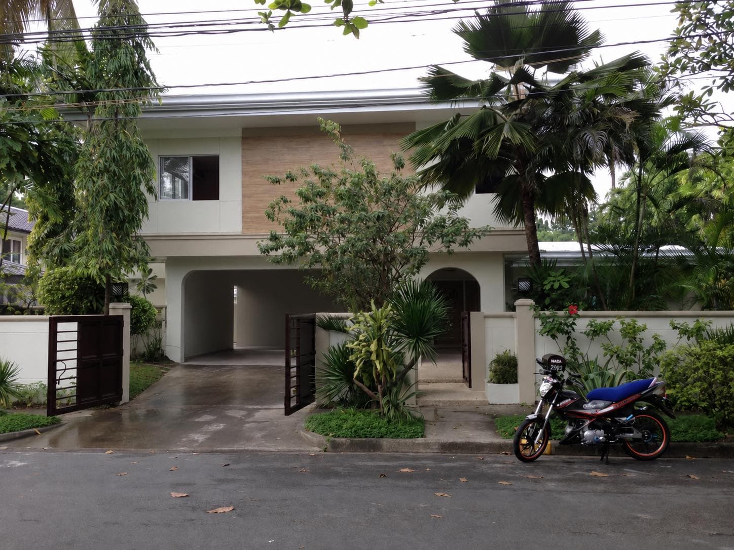 Private and Spacious Home in Dasmarinas Village, Makati