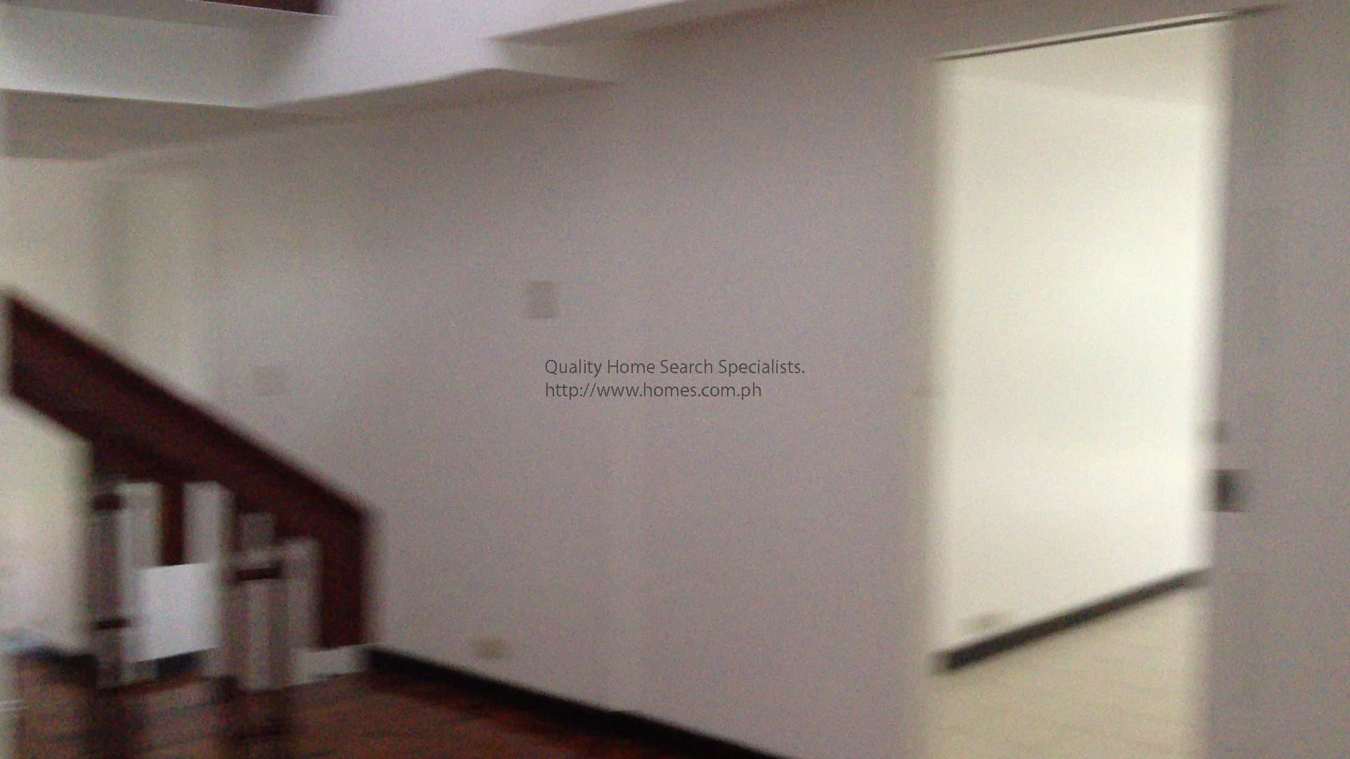 Upgraded 2 storey with playroom - photo 3