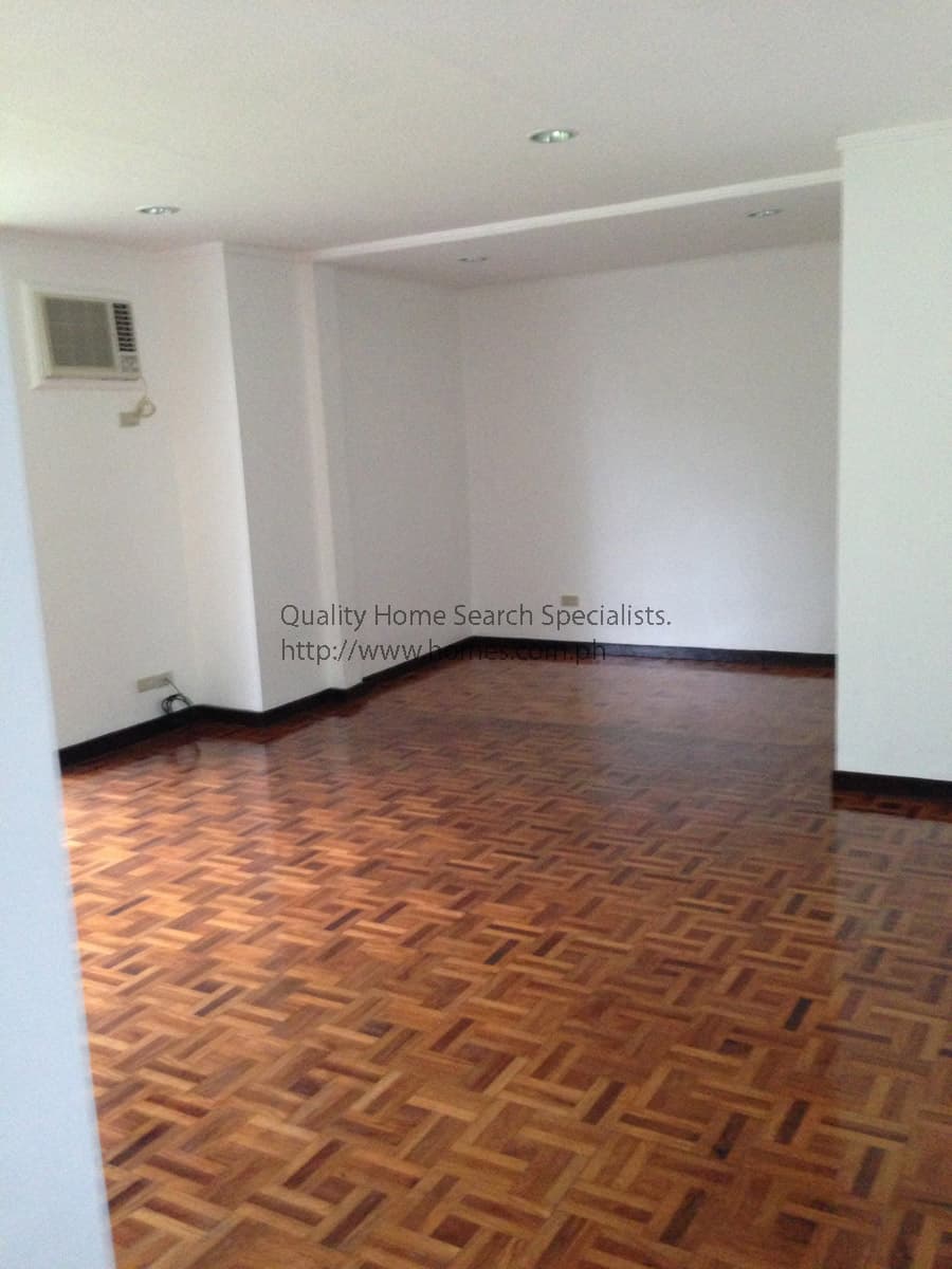 Upgraded 2 storey with playroom - photo 4
