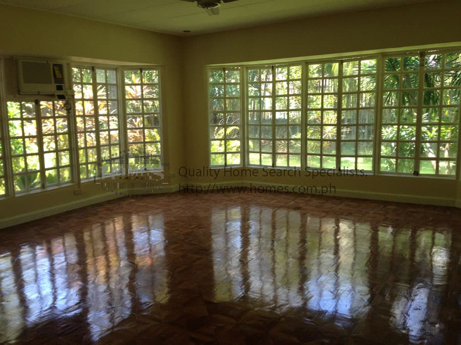 Expansive and distinguished single story - photo 5