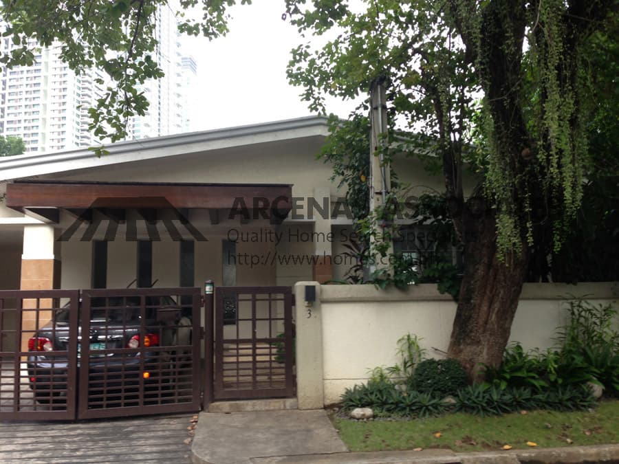 Super-value modern 3 bedroom bungalow - San Lorenzo, Makati - photo 1