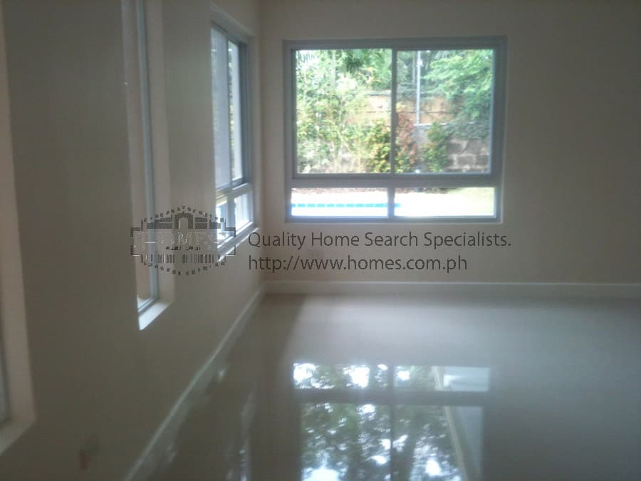 Completely renovated 4 Bedroom bungalow - photo 5