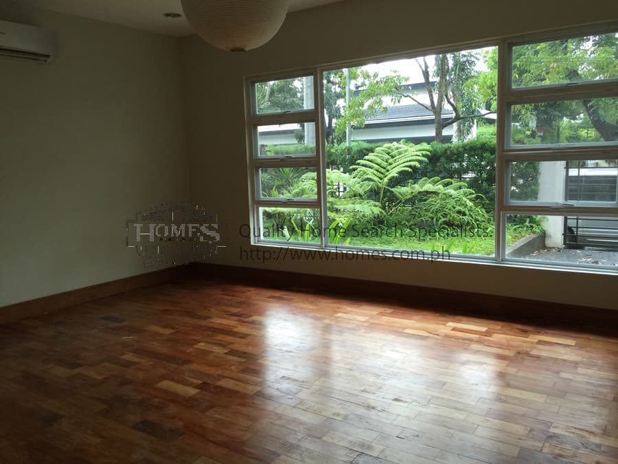 Well lit 2-storey - photo 3