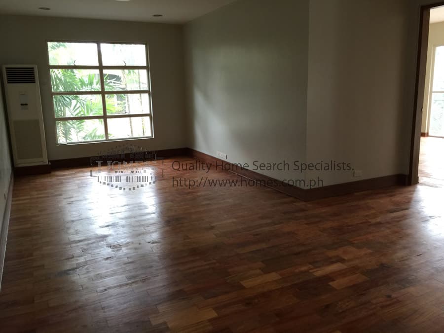 Well lit 2-storey - photo 4