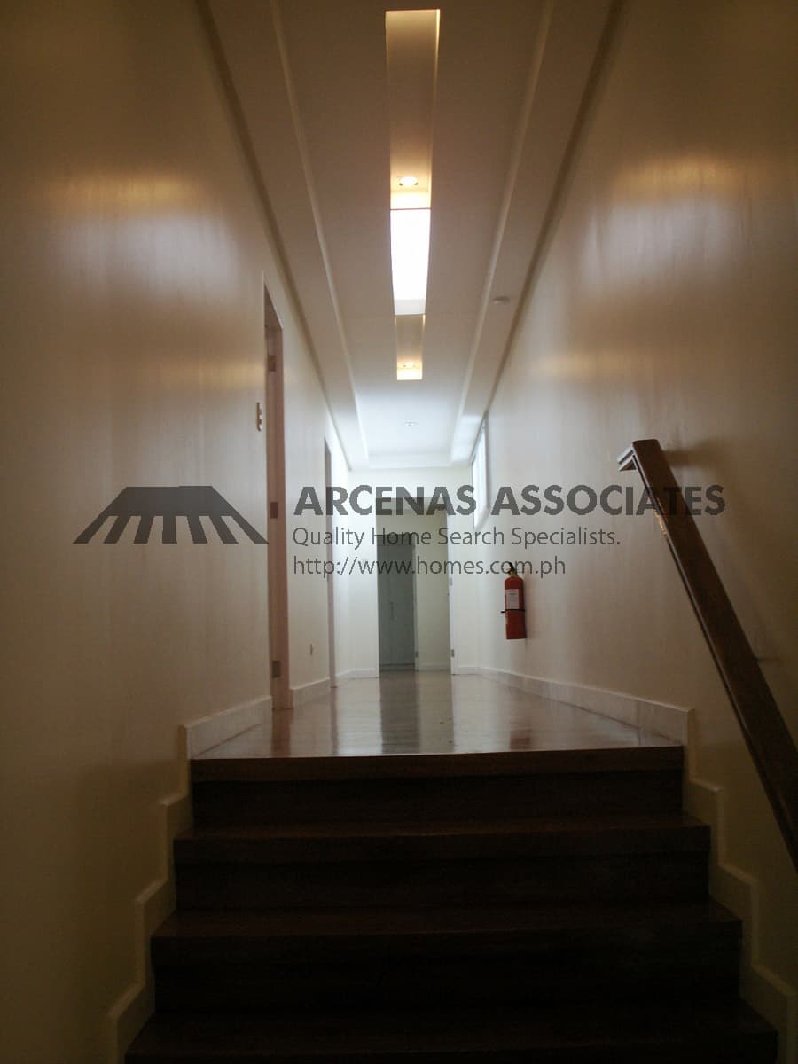 Modern and exquisite split-level - photo 3