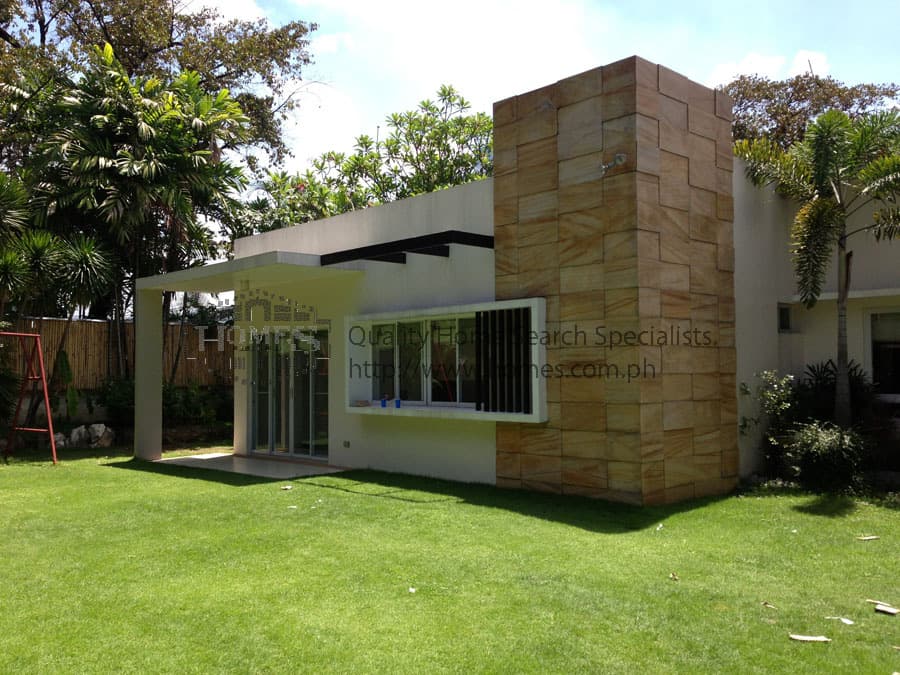 Modern and verdant 2-storey - Urdaneta Village, Makati - photo 1