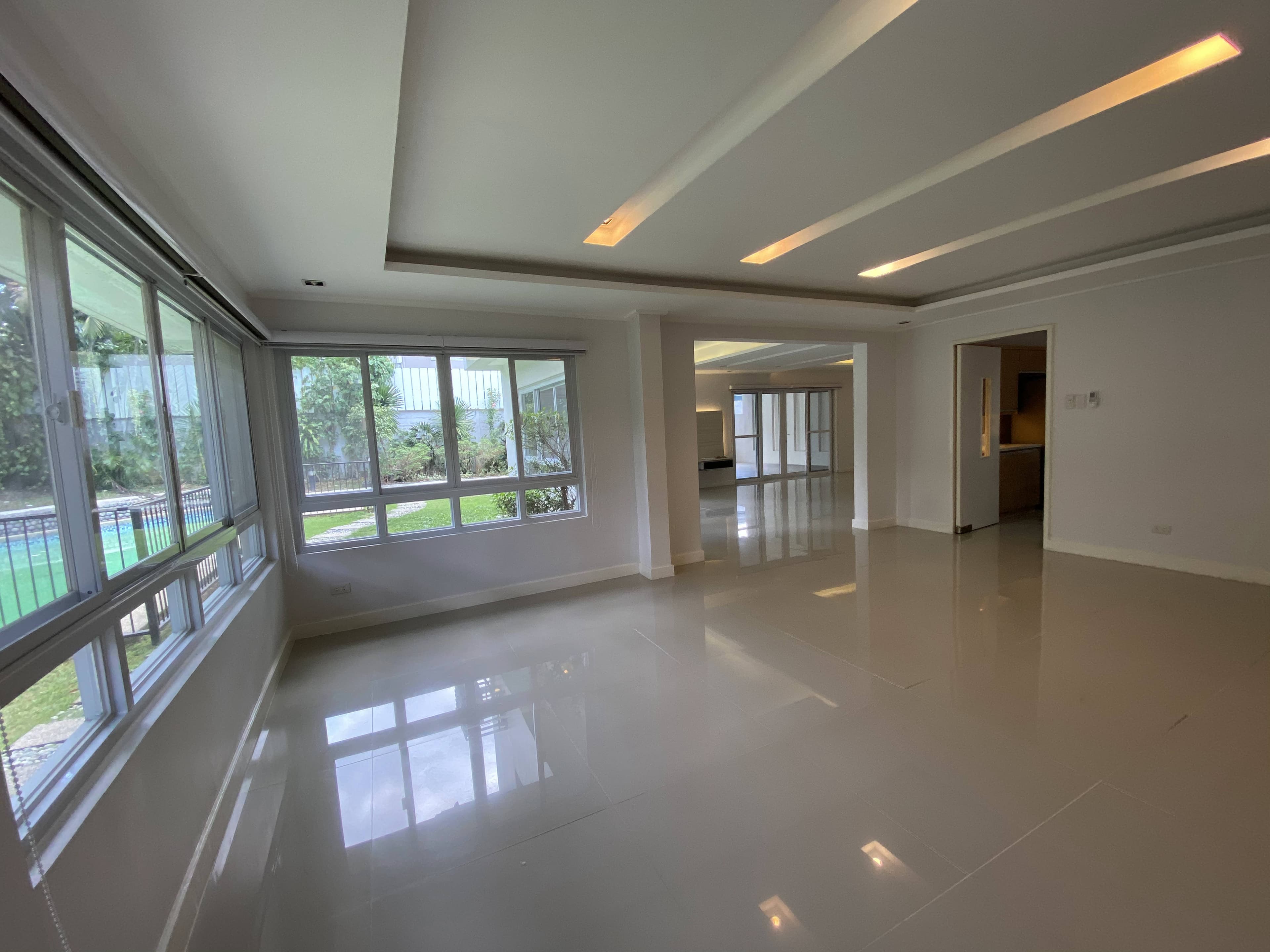 Upgraded modern 2-storey - photo 4