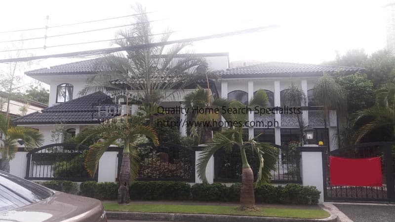 Stately 3-level - Urdaneta Village, Makati - photo 1