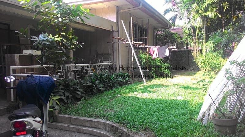 Extensively renovated bungalow - Urdaneta Village, Makati - photo 1