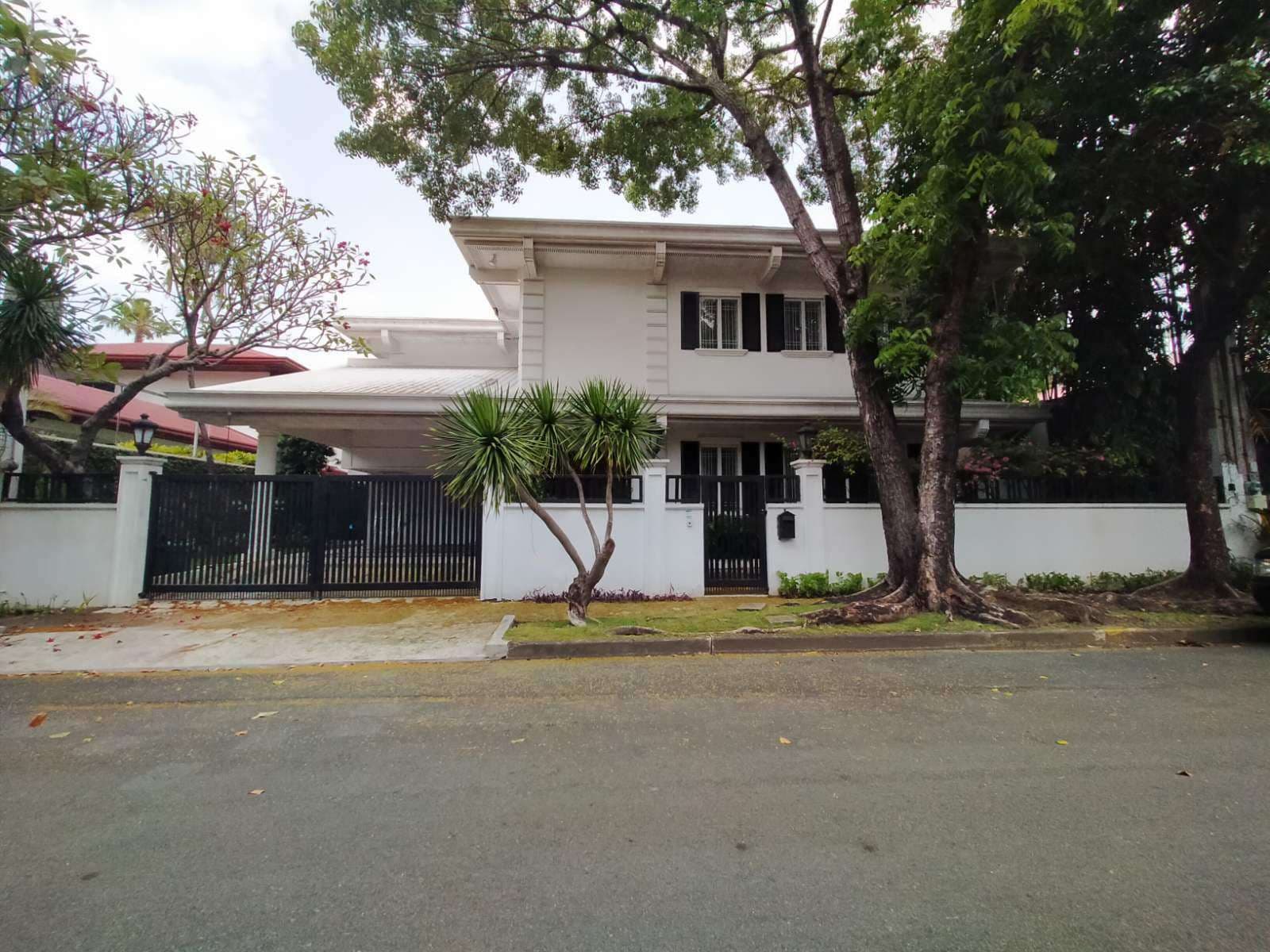 Neo French 2-storey - Dasmarinas Village, Makati - photo 1