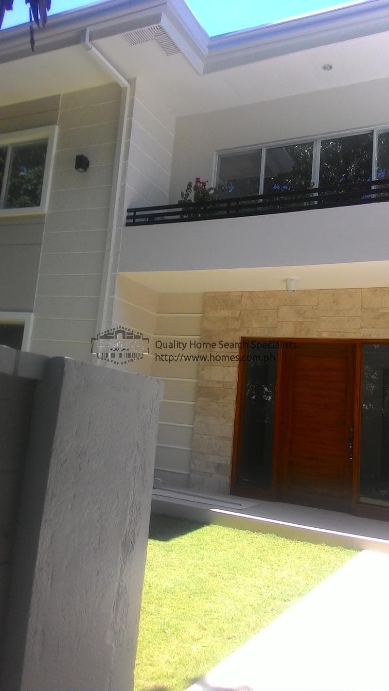 Solid and Modern 2- Storey - photo 4