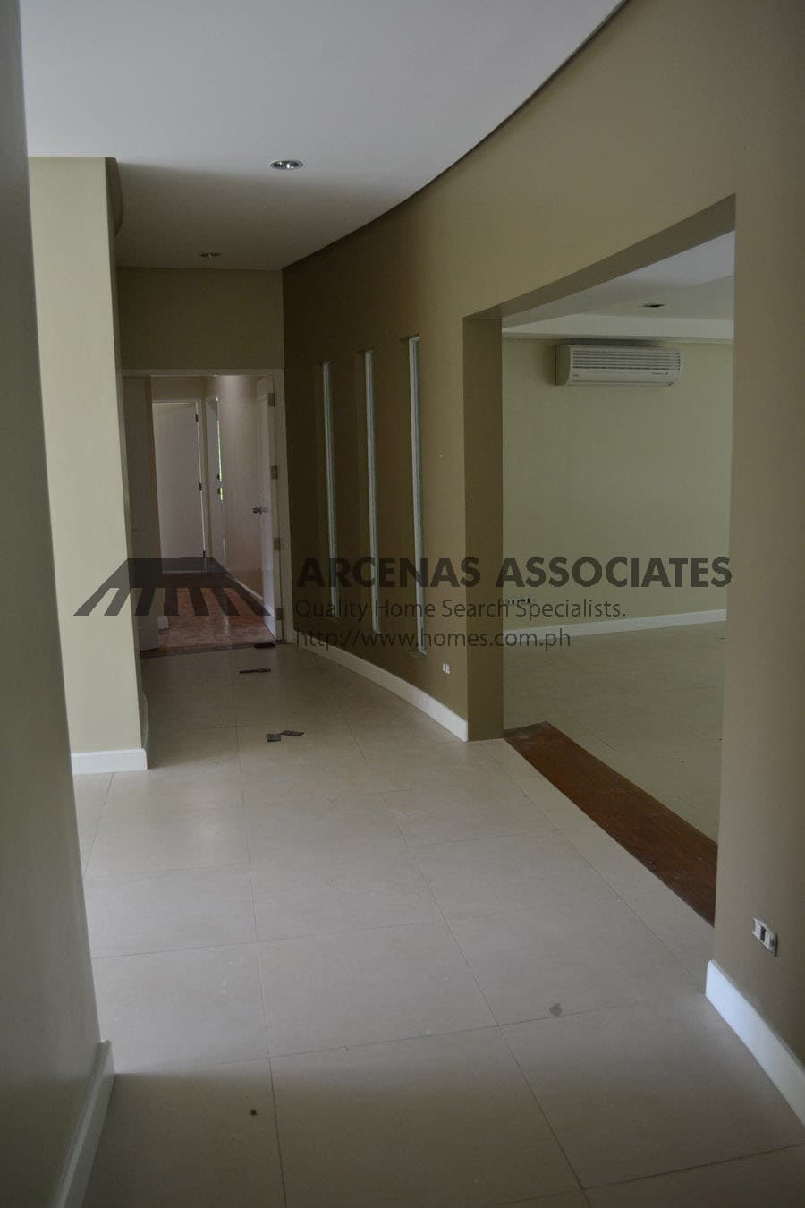 Green and Sunlit modern bungalow with den - photo 5