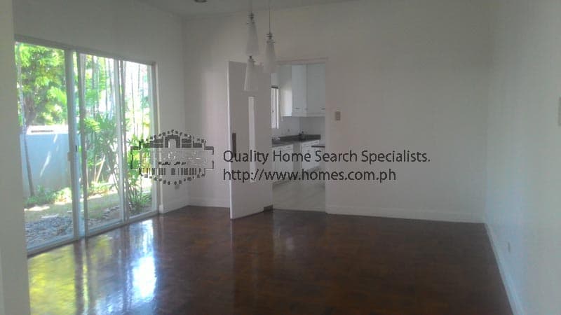 Bright and Upgraded Corner Bungalow - photo 4