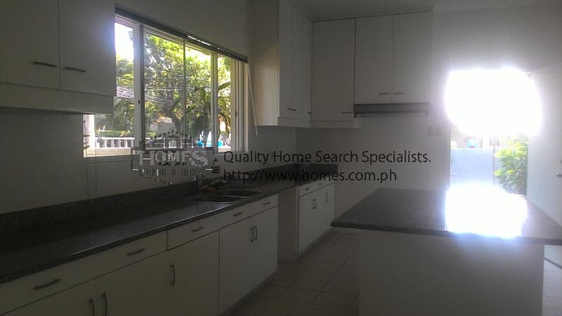 Bright and Upgraded Corner Bungalow - photo 5