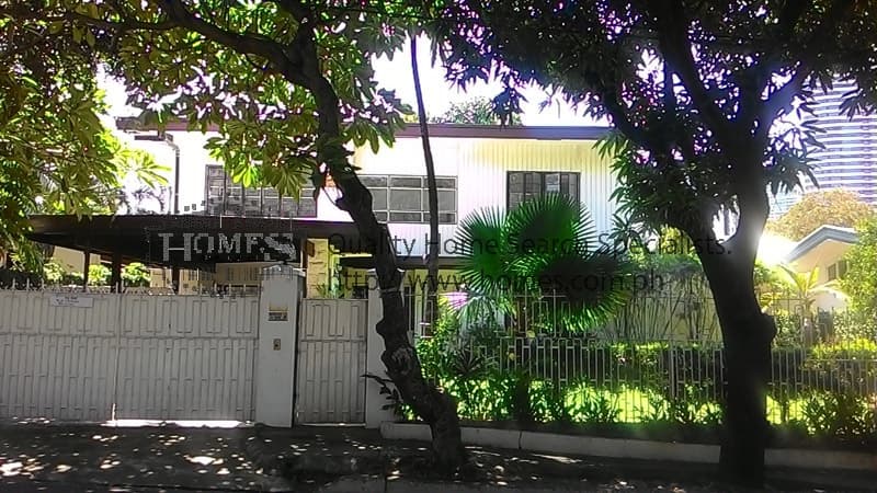 Understated 2-storey house - photo 2