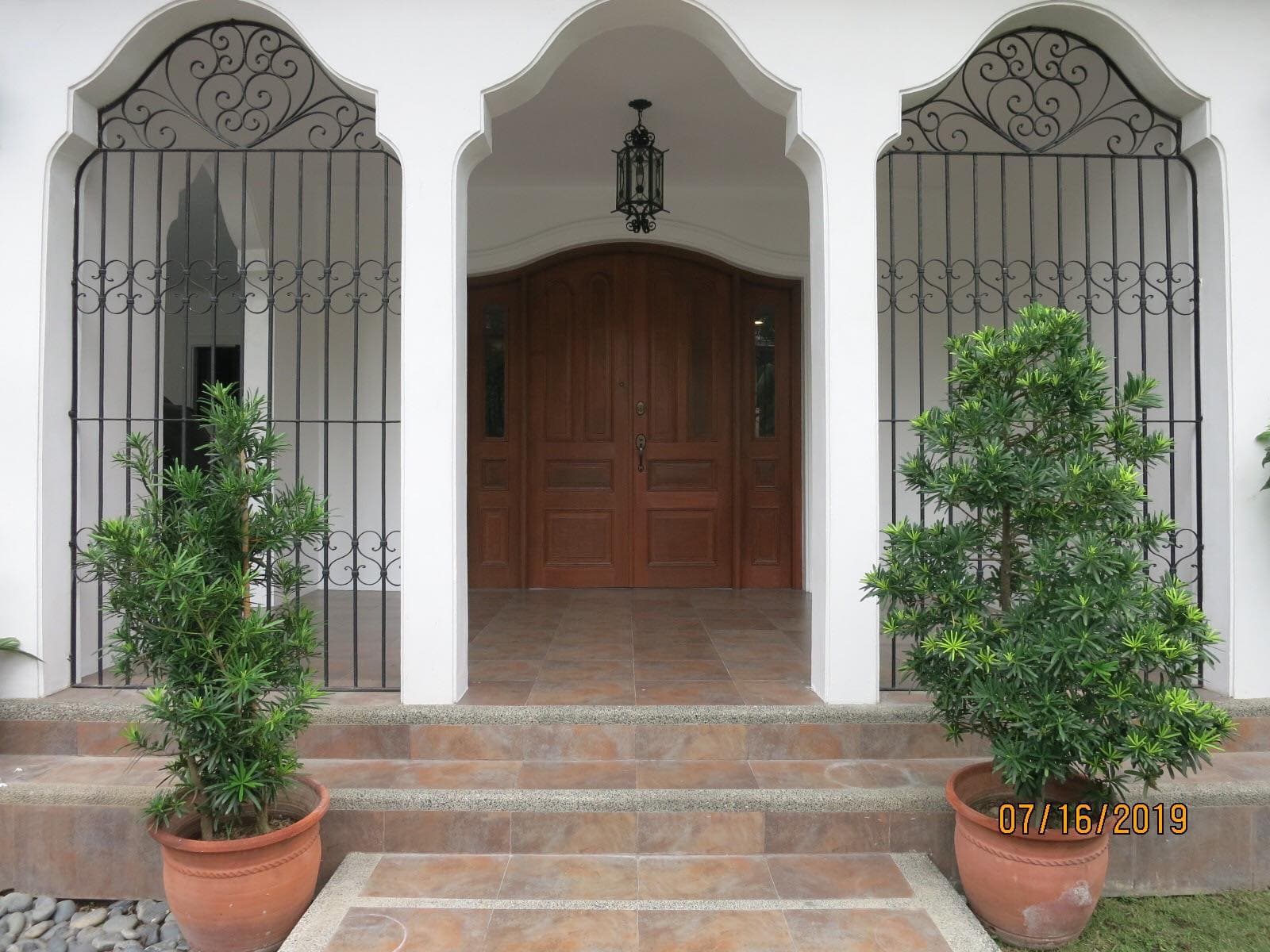 Modernized spanish 2-storey - photo 3