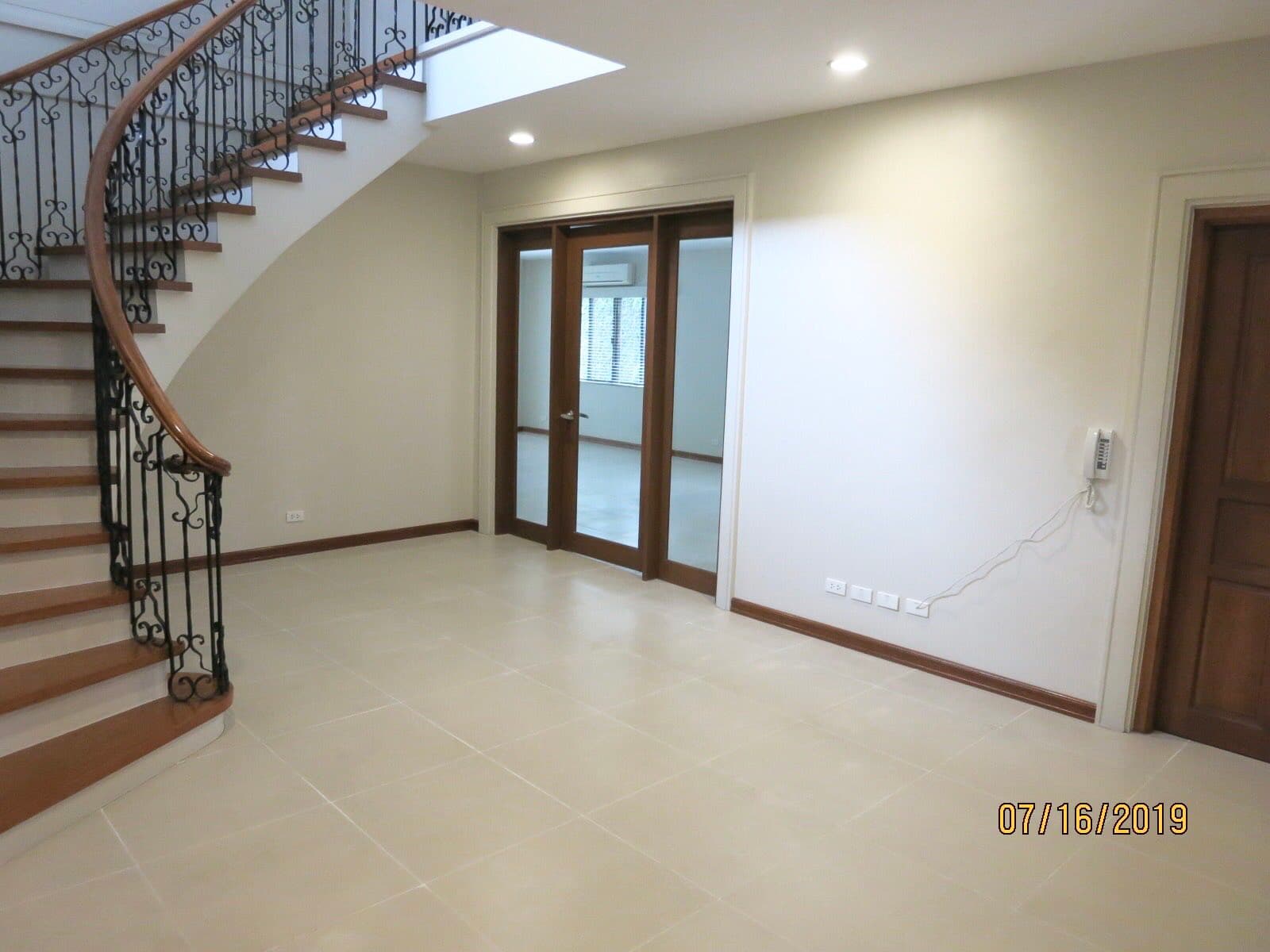 Modernized spanish 2-storey - photo 5