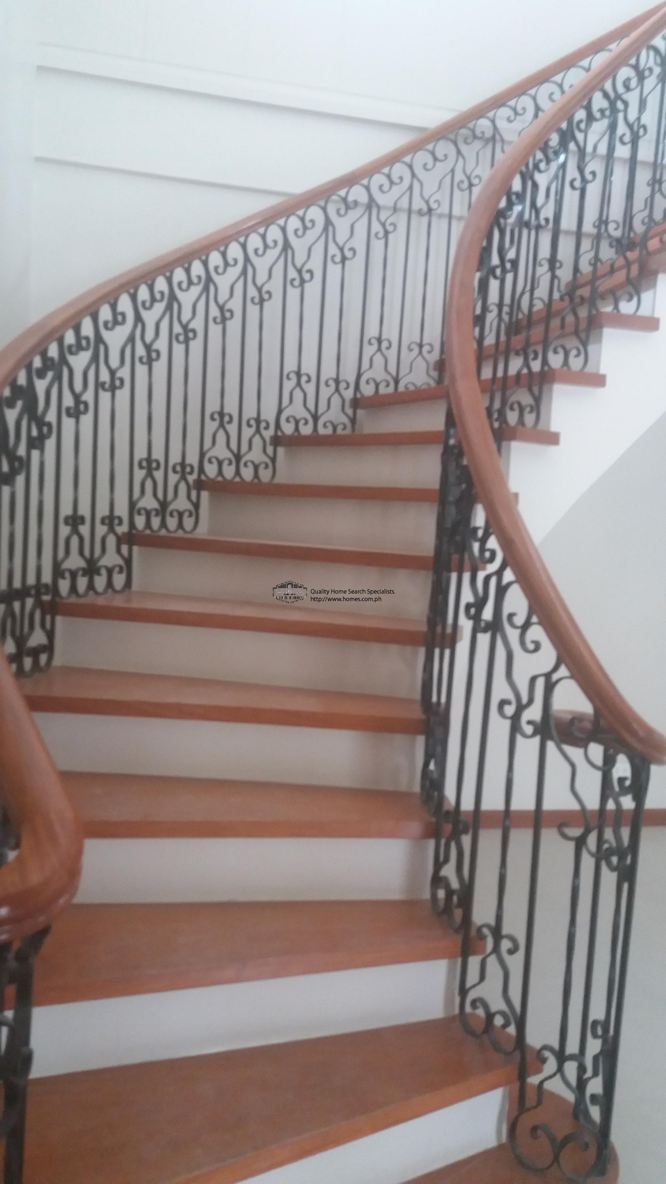 Modernized spanish 2-storey - photo 4