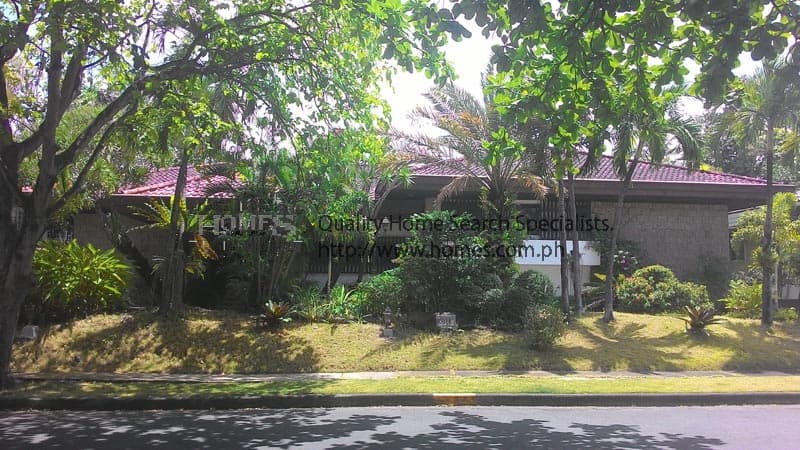 Tiled roof 2 storey - Dasmarinas Village, Makati - photo 1