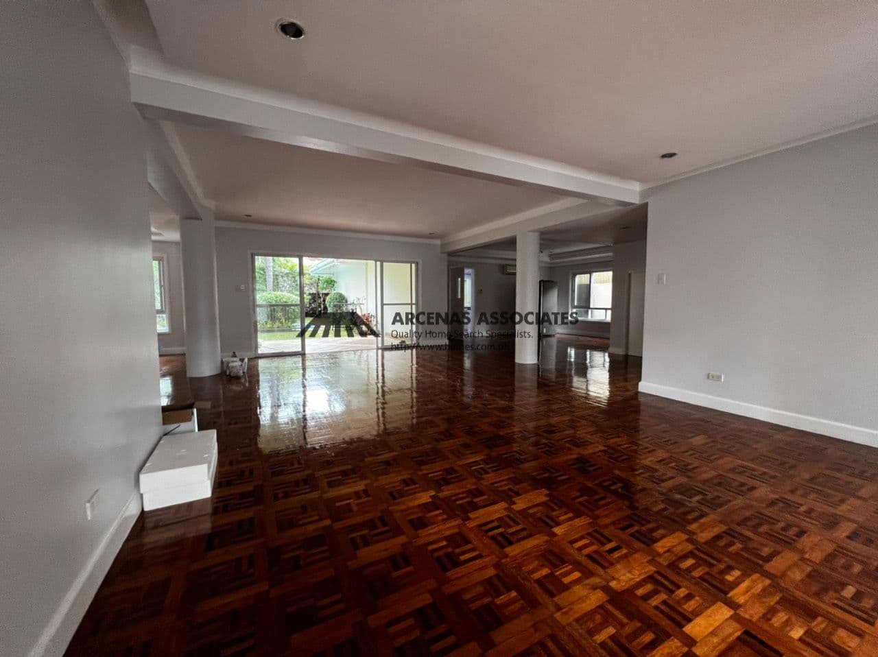 Modern Tropical Home with a Balcony - photo 2