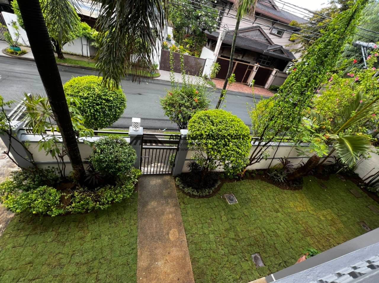 Modern Tropical Home with a Balcony - Dasmarinas Village, Makati - photo 1