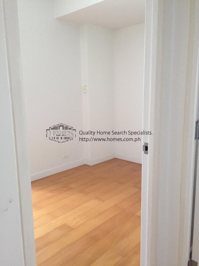 Sunlit and comfortable 2-bedroom - photo 5
