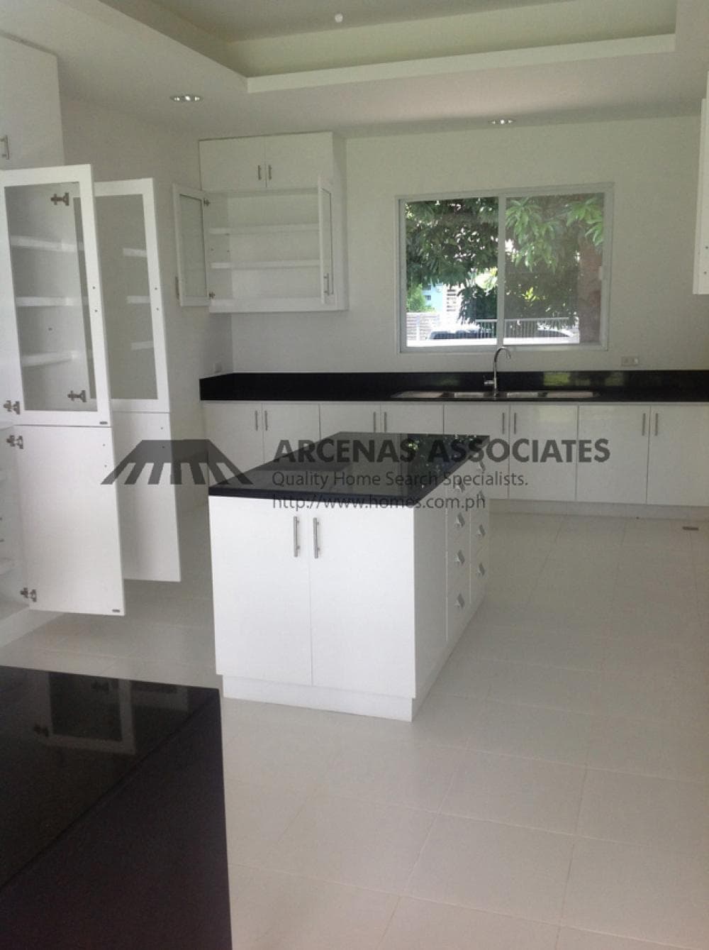 Modern four (4) Bedroom house - photo 2