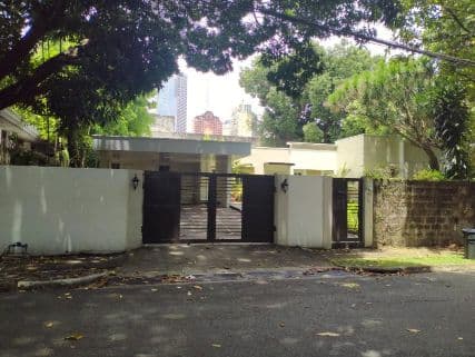 Modern and homey bungalow - Urdaneta Village, Makati - photo 1