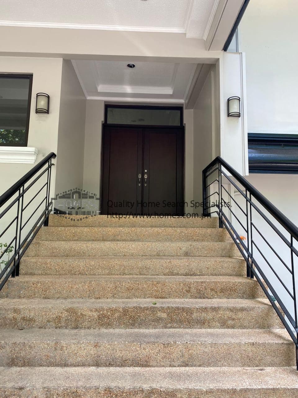 Nicely maintained 2-storey - Dasmarinas Village, Makati - photo 1