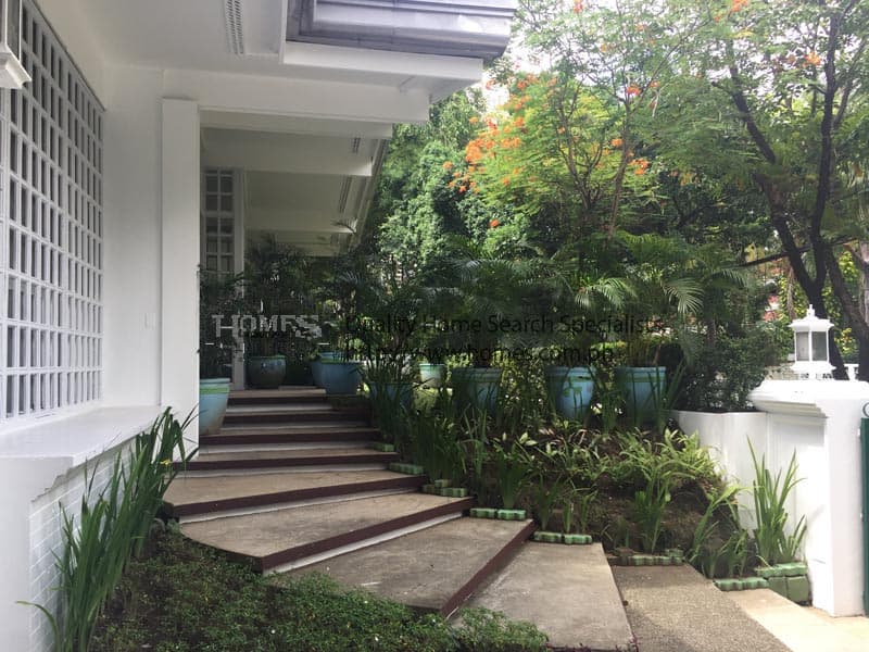 Relaxed and Charming Bungalow - Urdaneta Village, Makati - photo 1