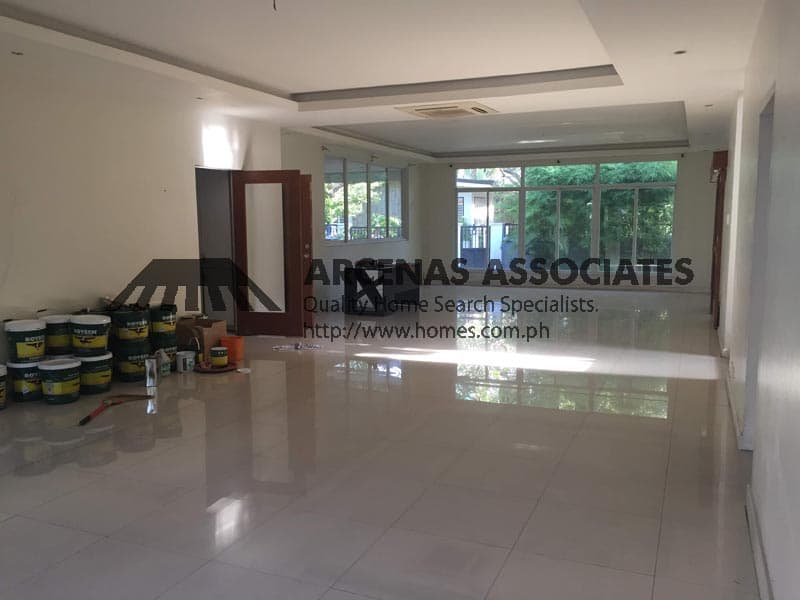 Modestly priced renovated bungalow - photo 3