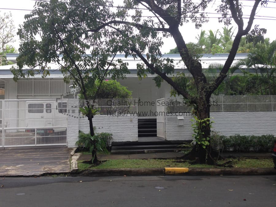 Classic two-storey and split-level - Dasmarinas Village, Makati - photo 1