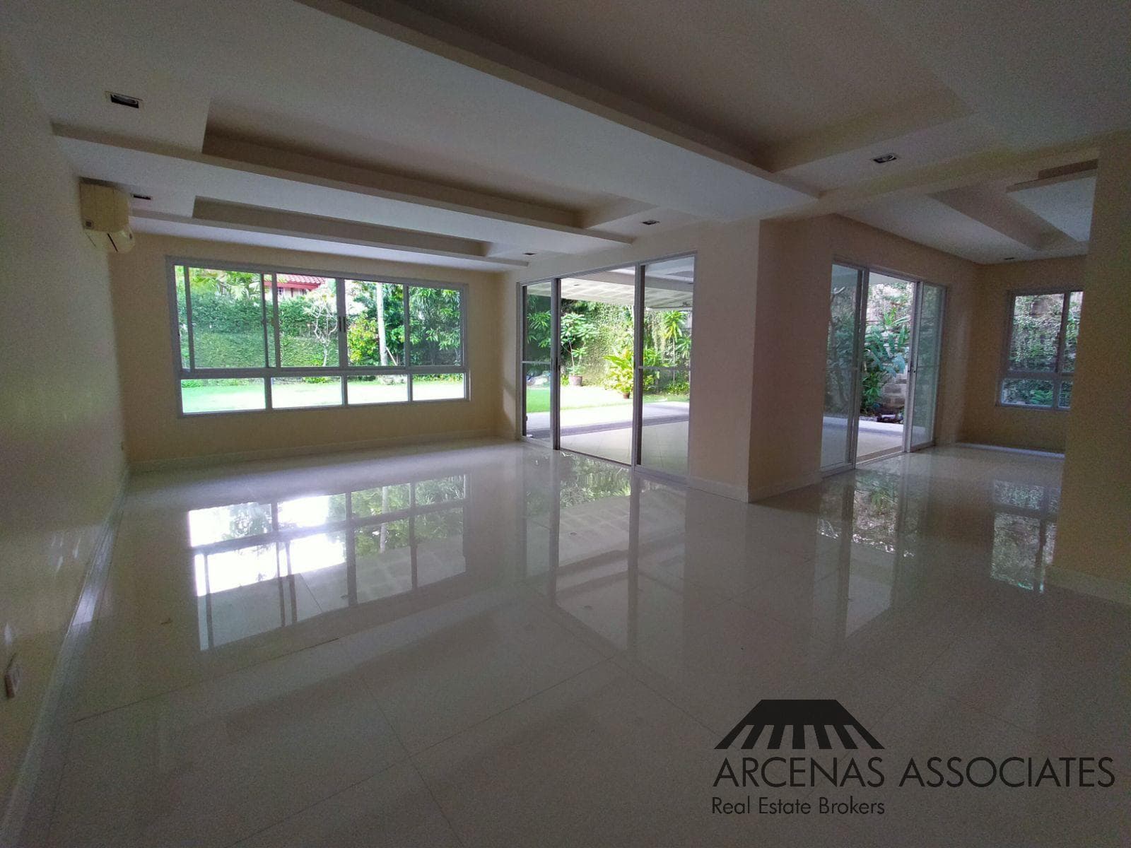 Well spaced modern Two Storey - photo 4