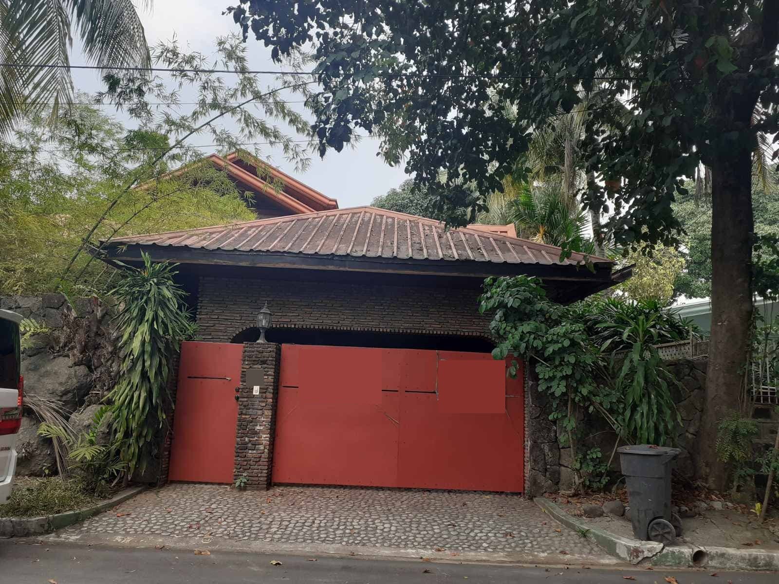 4 Bedroom Bungalow House - San Lorenzo, Makati - photo 1